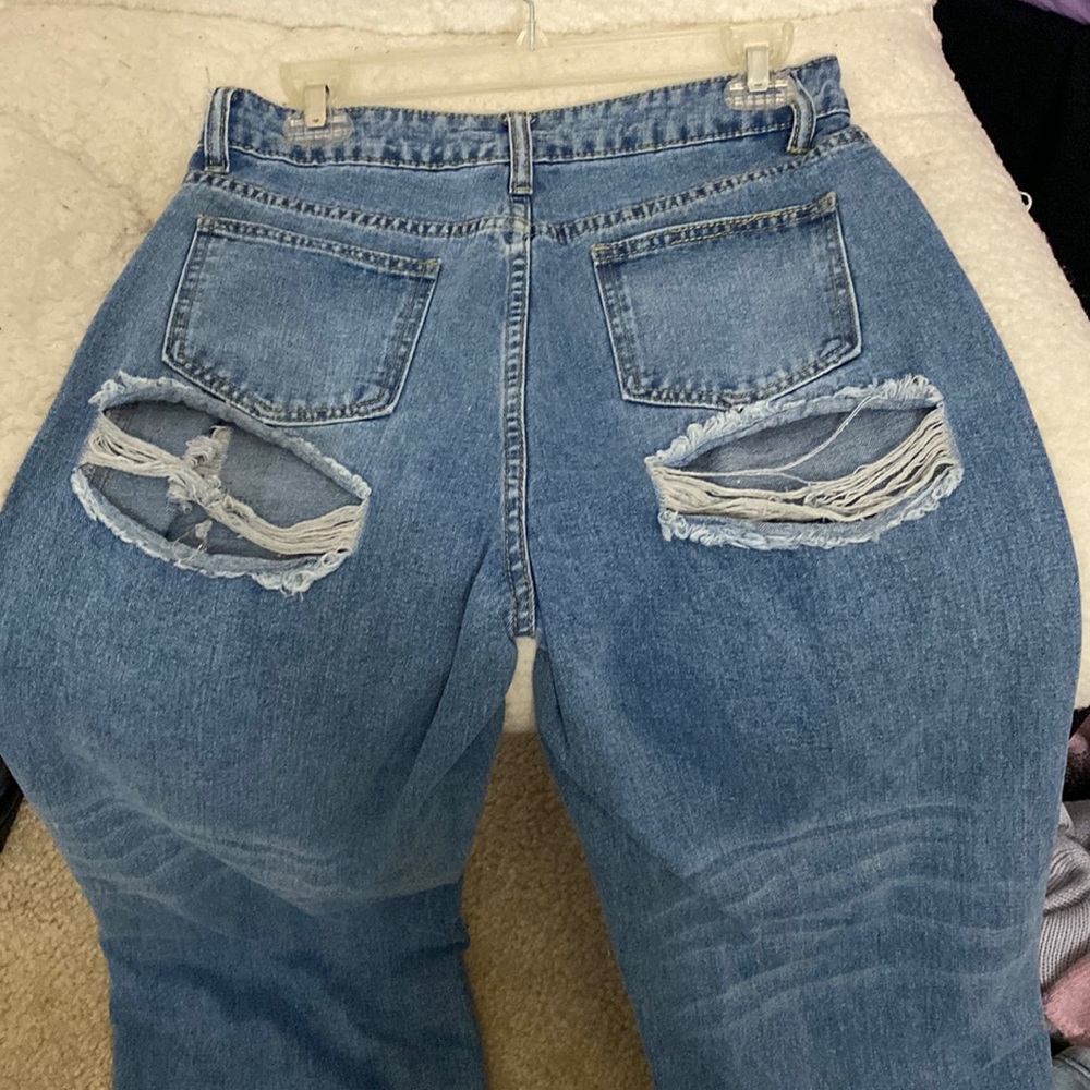 Baggy wide leg holly jeans with under behind holes